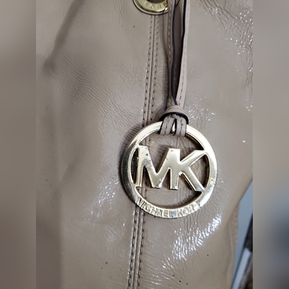 Michael Kors Jet Set Patent Leather Tote - Picture 5 of 8